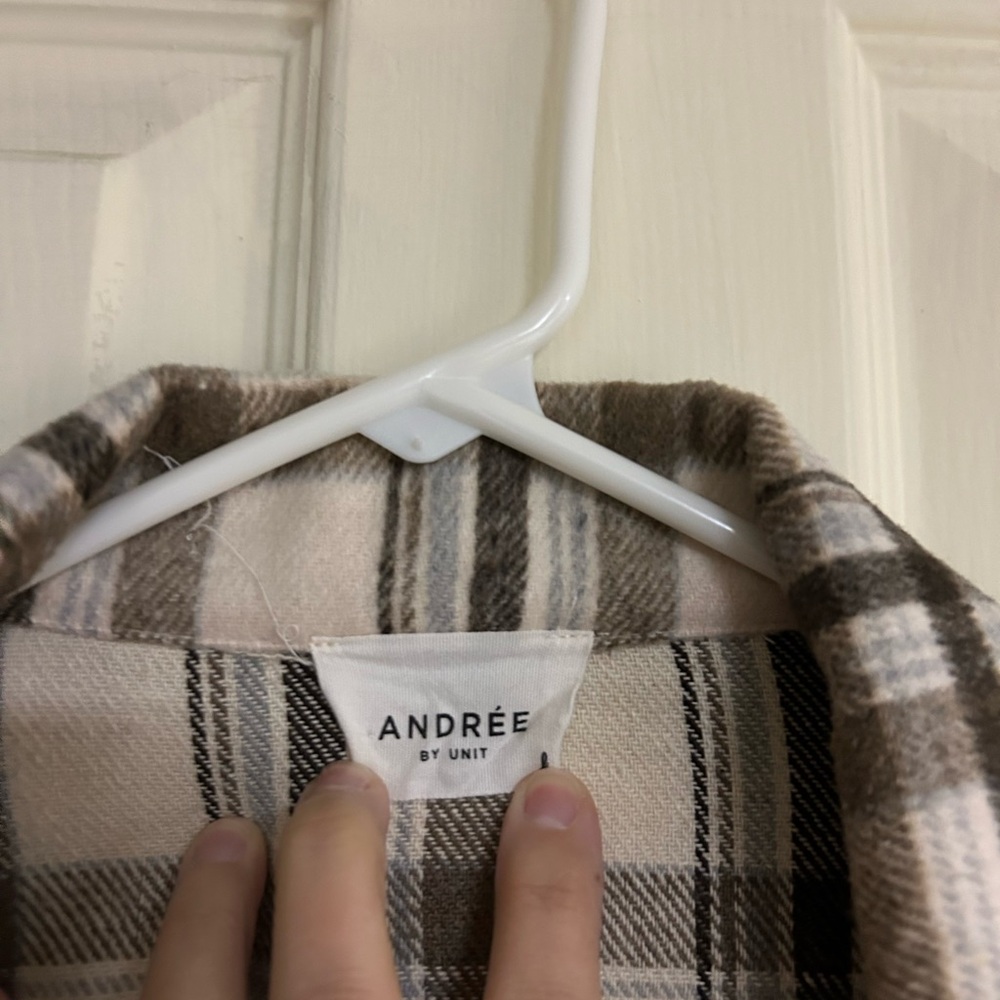Shacket. Size Large - Picture 5 of 7